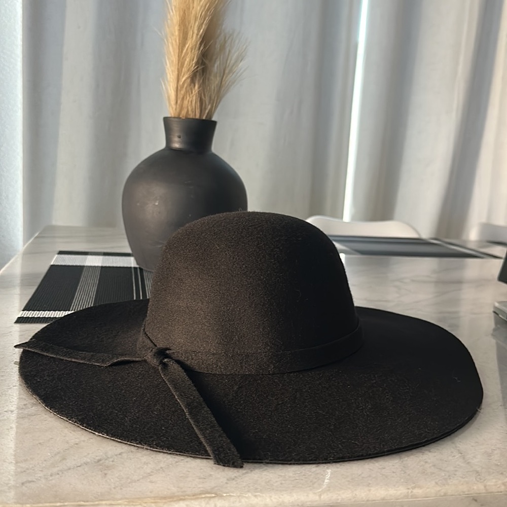 ⭐️Wool Felt Brim Hat. NEW WITHOUT TAGS 🌿